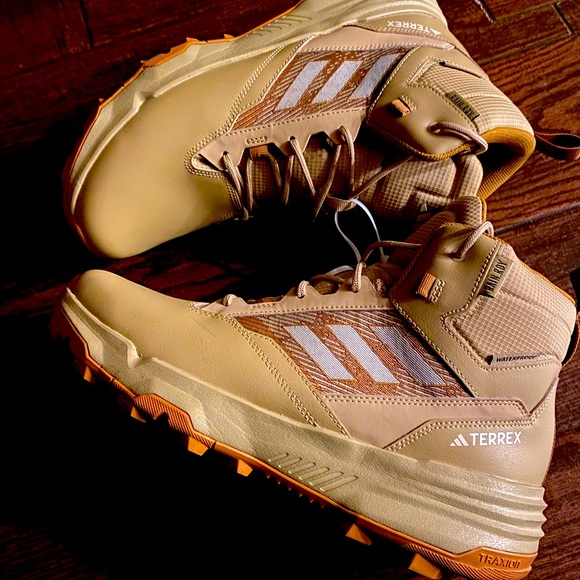 New !!Adidas Terrex unity LEA Mid R Ready - Picture 1 of 4